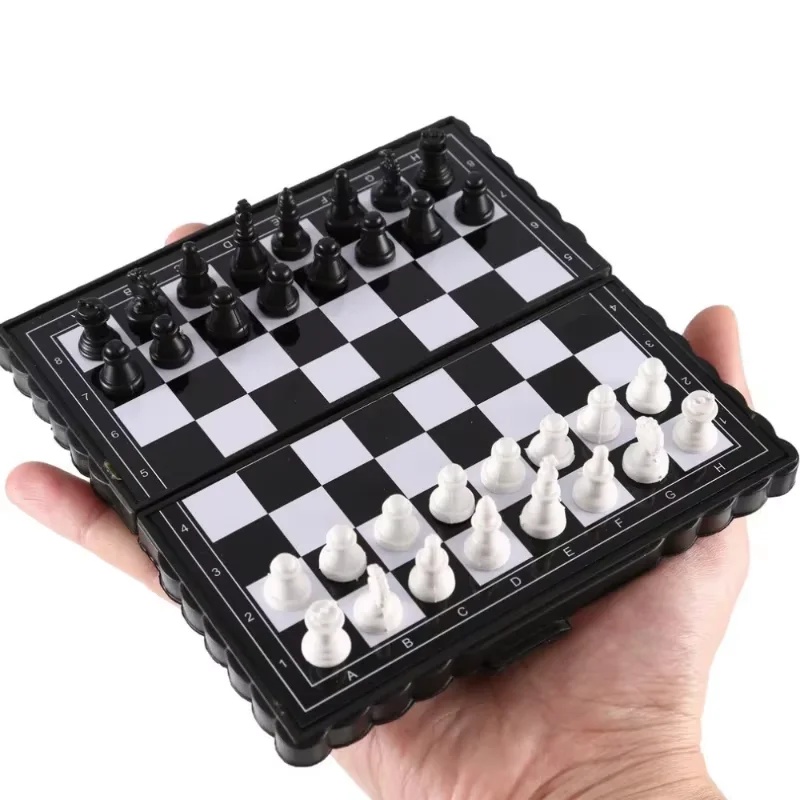 Mini Magnetic  Chess Set  Fold - Board Game Quacks 评论和价格