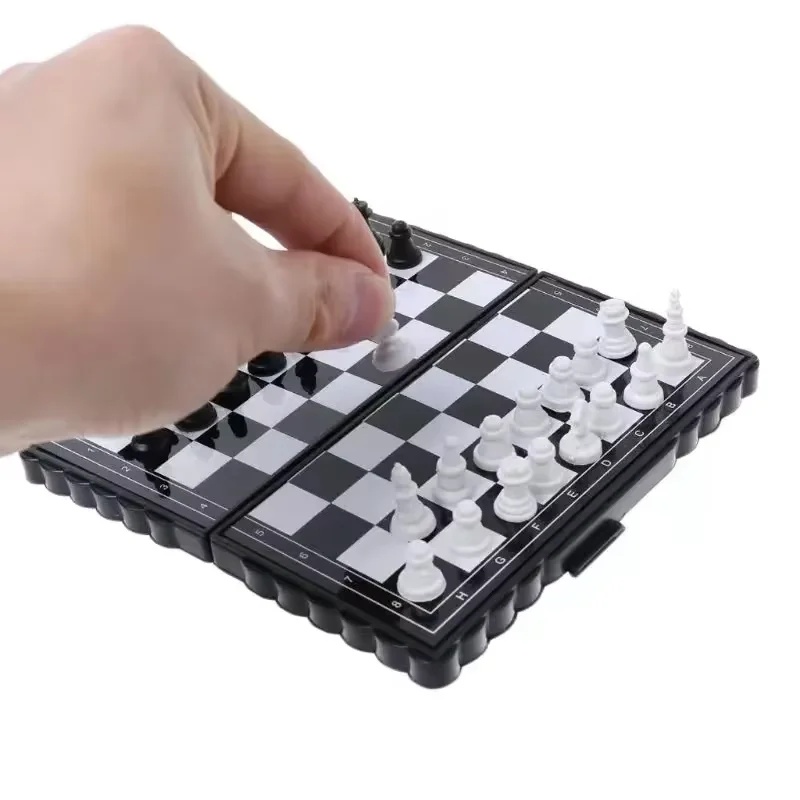Mini Magnetic  Chess Set  Fold - Board Game Quacks 评论和价格
